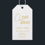 Vit Guld-repetitionsdag Bröllop Tack Presentetikett<br><div class="desc">Modern White and Guld en Day Away Rehearsal Dinner Bröllop Tack Gift-Märkre</div>