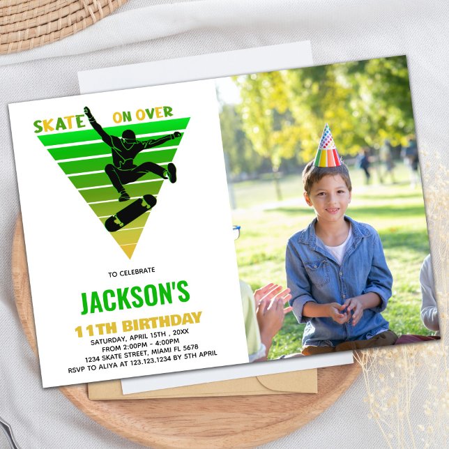 Vit Gult Grönt Foto Skateboard Birthday Inbjudningar (White Yellow Green Photo Skateboards Birthday Invitation)