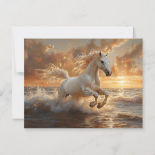 Vit häst Galloping genom Vinkara oceanen Vykort