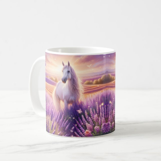 Vit häst i en lavendelfält kaffemugg (Framsida vänster)