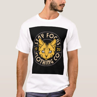 “Vit helärmad t-shirt med kattdesign”