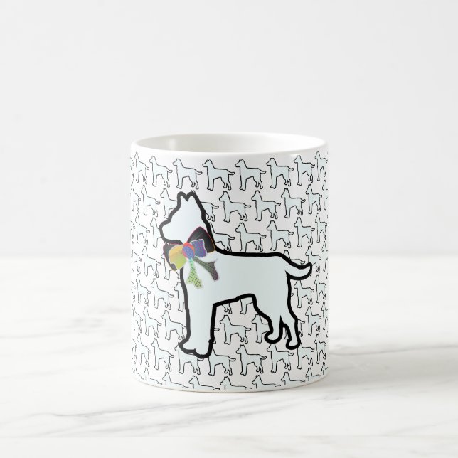 Vit hund med rosett   kaffemugg (Center)