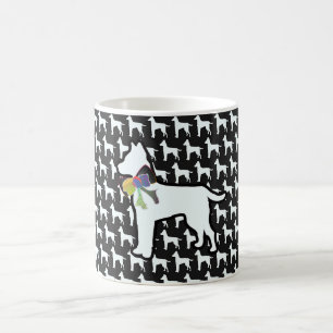 Vit hund med svart rosett  kaffemugg