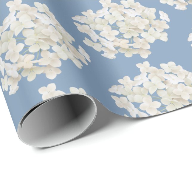 Vit Hydrangea på Pastellblå Presentpapper (Rullad Hörn)