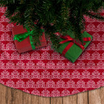 Vit i Röda Skandinaviska Nordiska Julgran Julgransmatta Borstad Polyester<br><div class="desc">Är du kärlek den traditionella Scandinavian Folk Art stil julvibe? Det är ett nyktert, charmerande stil som bara ser så mysigt ut! Det här lilla Julgran är säkert att lägga till bara högernas beröring till helgdag. Bygg upp julhelgens tidlösa charm med en härlig kombination av tradition och natur. Denna invecklade...</div>