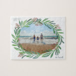 Vit Illustrerad andedräkt från Löv till Ram Pussel<br><div class="desc">En illustrerad andedräkt av lush blue grönt löv,  mjuk gräs och grenar med små röda bär ram din favoritbild av vågrät skapar detta pussel en roligt gåva till föräldrar och mor- och farföräldrar eller något julpussel älskare.</div>