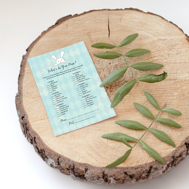 Vit kanin i ditt låda babyskor inbjudningar (Skapare uppladdad)