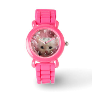 Vit katt i rosa armbandsur