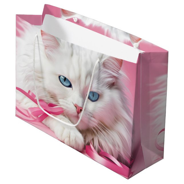 Vit katt med rosa band (Framsidan Vinklad)