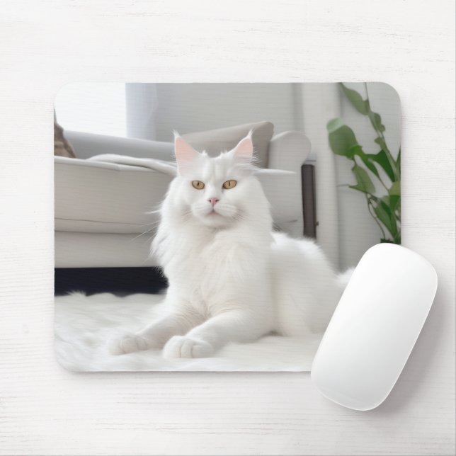 Vit Katt vid Päls Matta Musmatta (Med mus)
