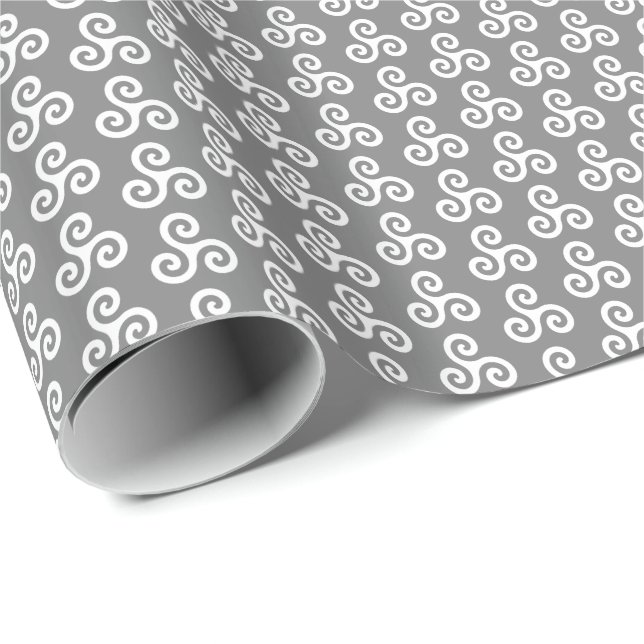 Vit keltisk trippel spiral triskele på medelsvart  presentpapper (Rullad Hörn)