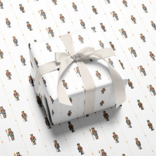 Vit klassisk nötknäppare inslagspapper presentpapper