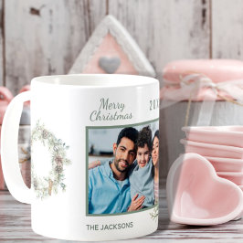 Vit kona i julfamiljen gräs-andedräkt kaffemugg