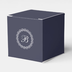 Vit Laurel-andedräkt med Monogram Presentaskar