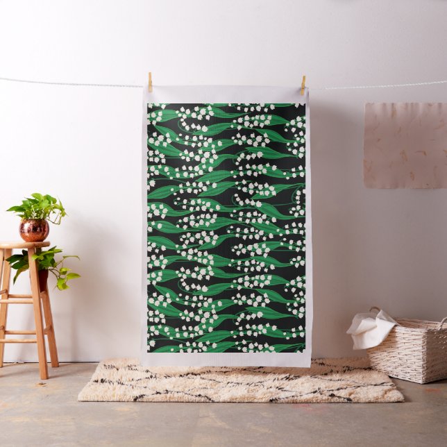 Vit lilja i dalen med löv mönster tyg (In Situ)