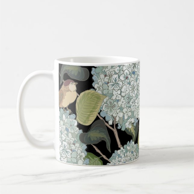 Vit, ljusblå Hortensia med grönt löv och  Kaffemugg (Vänster)