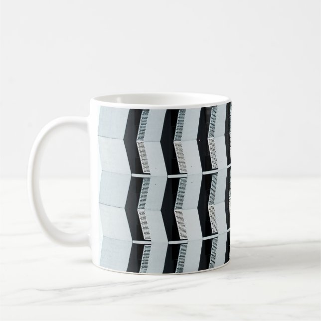 Vit målad byggnad kaffemugg (Vänster)