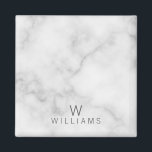 Vit marmor med Personlig Monogram och Namn Magnet<br><div class="desc">Lägg till ett litet stycke stil till din hemdekaler med den här vita marbeln med Personlig Monogram och Namn Magnet med monogram och namn i grått,  modernt sans serif-teckensnitt stil på vit marmorbakgrund. Perfekt som gåva till husuppvärmning,  bröllop-gåva,  helgdag,  familjeåterföreningsgåva och gåva vid särskilda tillfällen.</div>