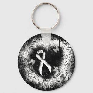 Vit medvetenhet Ribbon Grunge Heart Nyckelring