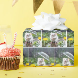 Vit mus med paraply presentpapper