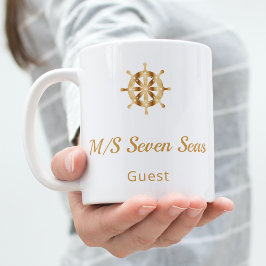 Vit namn-rattgäst i guld- kaffemugg