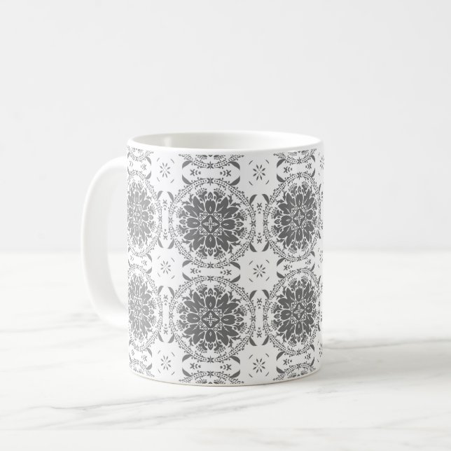 Vit och grå folklore ornament dambrodsmönster kaffemugg (Framsida vänster)