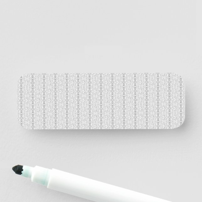 vit och grått tapet med mönster på den namnbricka (På plats)