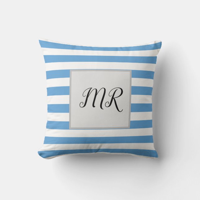 Vit och lätt, blå, randig monogram kudde (Framsida)