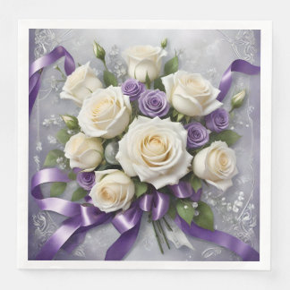 Vit och lilac ro bouquet med lilac rosett band pappersservett