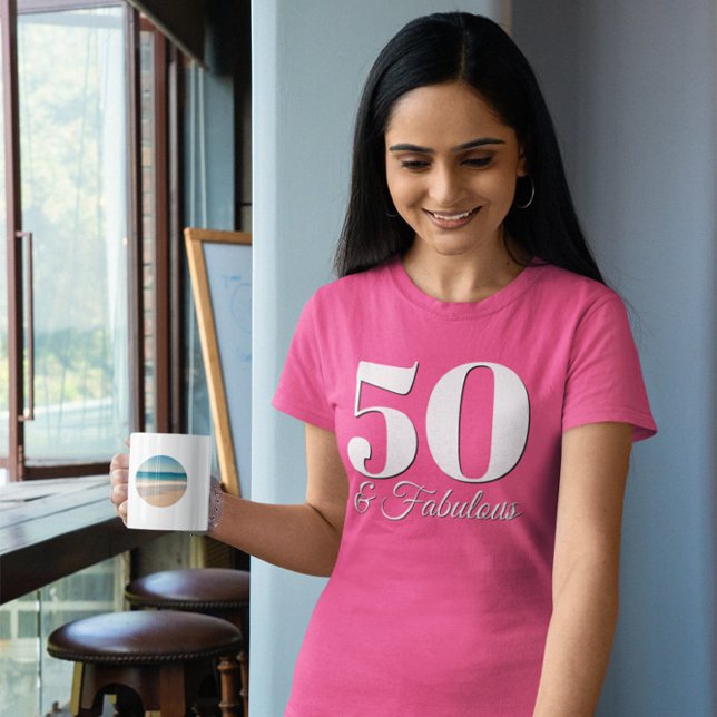 Vit och svart 50 & fantastisk rosa t shirt (50 and Fabulous Birthday Tee)