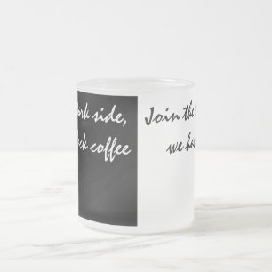 Vit och svart kaffe frostad glasmugg