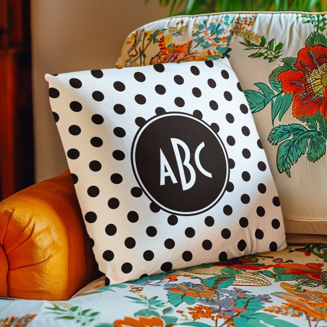 Vit och svart prickig monogram kudde (White and Black Polka Dot Monogram Throw Pillow)
