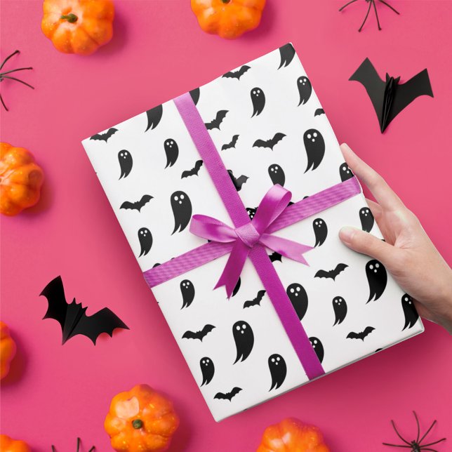 Vit och svart Roligt Halloween Ghost & Fladdermöss Presentpapper (White & Black Fun Halloween Ghost & Bats Pattern Wrapping Paper)