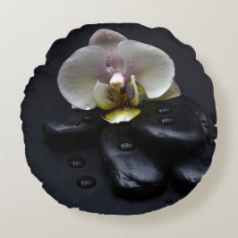 Vit Orchid på svarta stenar Rund Kudde