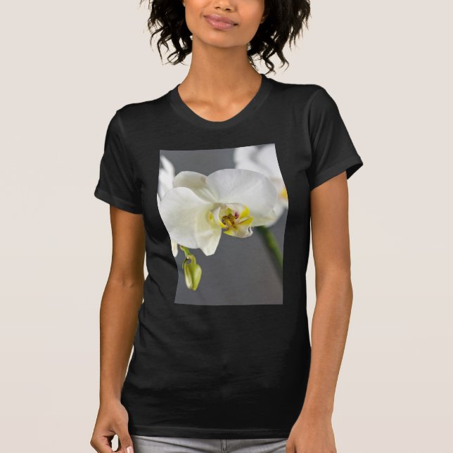 Vit orkidéblomma t-shirt (Framsida)