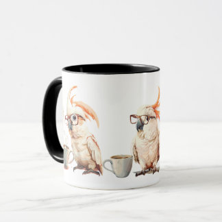 Vit papegoja som njuter av en kopp kaffe.
