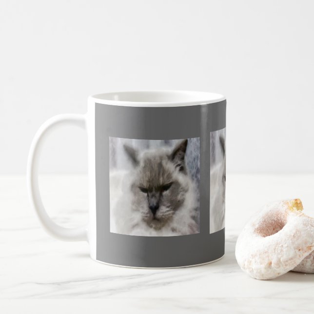 Vit persisk katt i vattenfärg kaffemugg (Med munk)