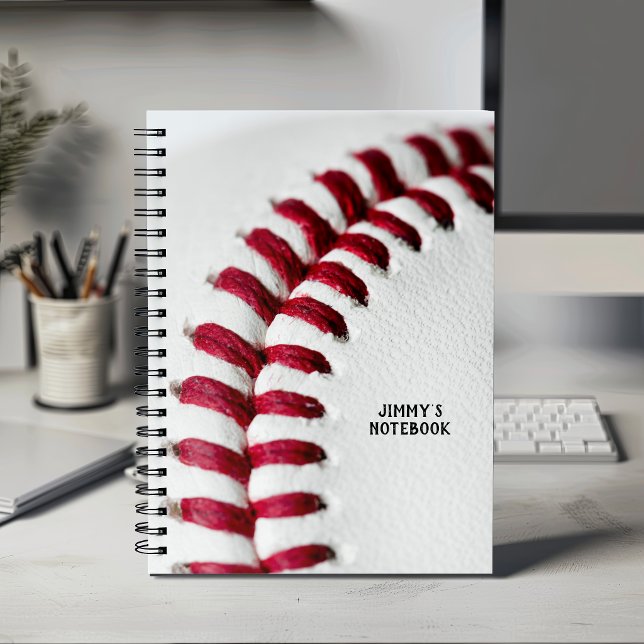 Vit personlig baseball närbild anteckningsbok (White Baseball Close-Up Personalized Notebook)