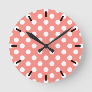 Vit polka dots på persika rund klocka