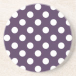 Vit polka dots på plommons lila underlägg sandsten<br><div class="desc">Vit polka dots på plommons lila</div>