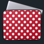 Vit polka dots på rött laptop fodral<br><div class="desc">Vit polka dots på rött</div>