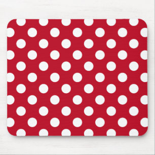 Vit polka dots på rött musmatta