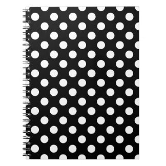 Vit polka dots på svart anteckningsbok med spiral