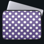 Vit polka dots på ultraviolett laptop sleeve<br><div class="desc">Pantones färg år 2018 är ultraviolett.</div>