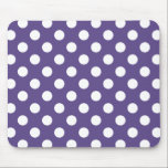 Vit polka dots på ultraviolett musmatta<br><div class="desc">Pantones färg år 2018 är ultraviolett.</div>