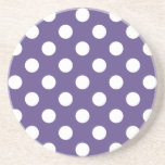 Vit polka dots på ultraviolett underlägg<br><div class="desc">Pantones färg år 2018 är ultraviolett.</div>