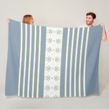 Vit Rand med blå Blommigt i centrum