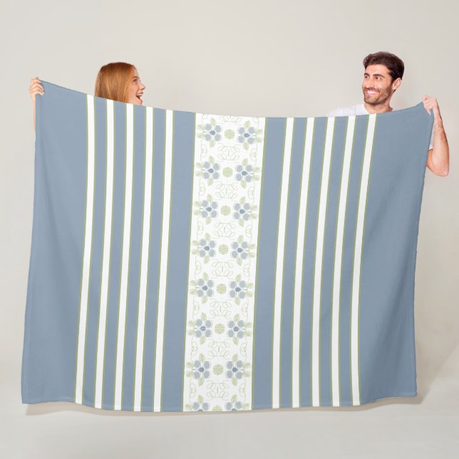 Vit Rand med blå Blommigt i centrum Fleecefilt (På plats)