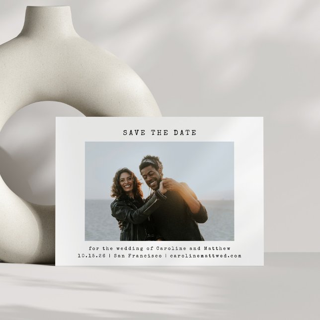 Vit Retro-skrivmaskin-teckensnitt Bröllop-fotoenke Spara Datumet (Skapare uppladdad)