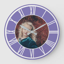 Vit romersk Numeral Gräns LT Lila Photo Round Stor Klocka